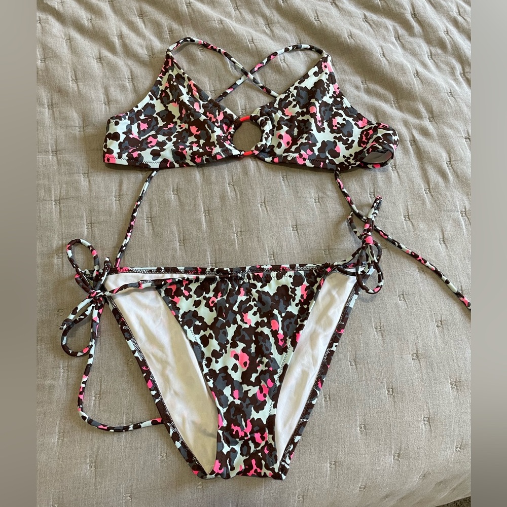 Victoria’s Secret swimsuit bikini